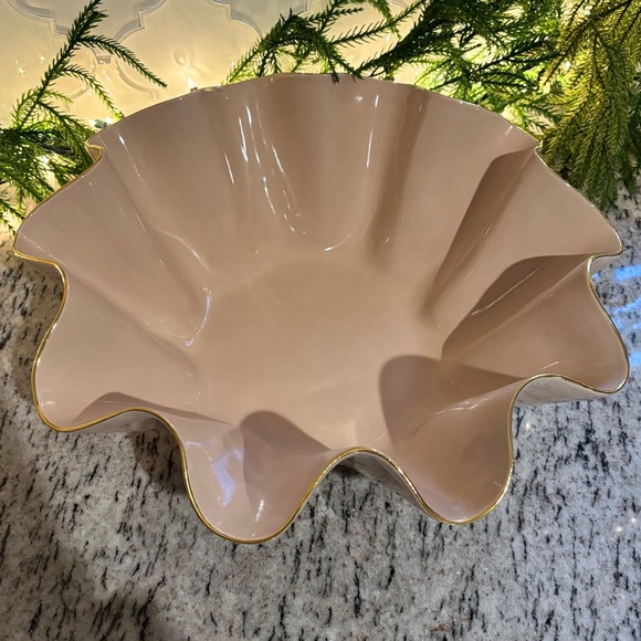 Susan Gordon Pottery Wavy Heritage Bowl in Blush - Picture 2 of 7